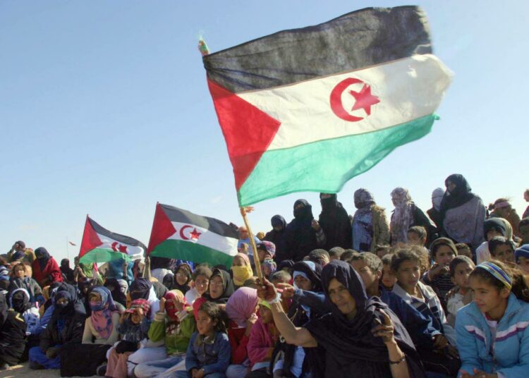 Ihmiset osoittivat tukeaan Länsi-Saharan itsenäistymiselle sahrawien pakolaisleireillä heti sen jälkeen, kun vuoden 1991 aselepo oli rikkoutunut viime marraskuussa.