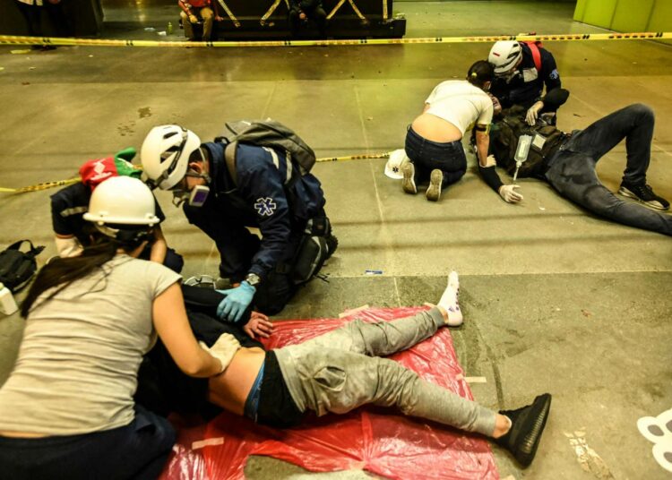 Poliisit ovat ampuneet hengiltä kymmeniä mielenosoittajia ja pitkälti yli 2¿000 on loukkaantunut protesteissa. Kuva on otettu toukokuussa Medellinissä.