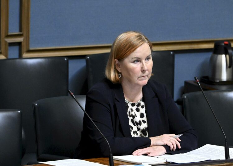 Sosiaali- ja terveysministeri Kaisa Juuso (ps) eduskunnassa.
