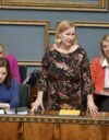 Ministeri Kaisa Juuso vastaamassa Veronika Honkasalolle.