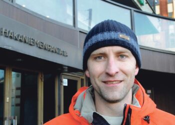 ? Kun ihmiset menettävät työpaikkansa, he alkavat ymmärtää, että ainoa tapa puolustaa omia etujaan on järjestäytyä joko ammatillisesti tai poliittisesti, Aleksei Etmanov uskoo.