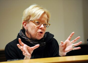 Sirpa Puhakka: Avoimen kyselyn tavoitteena on kehittää Vasemmistoliittoa sillä tavalla, että ihmiset kokevat pääsevänsä vaikuttamaan puolueessa ja puolueen kautta.