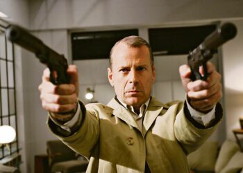 Ronskissa toimintaleffassa nuori mies saa kaksi rikollispomoa, poliisietsivän ja palkkamurhaajan kintereilleen. Kuvassa Mr. Goodkat (Bruce Willis).