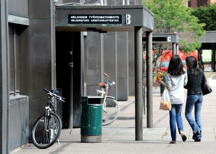 Käytännön tasolla osallistuvalle työttömälle kaavaillaan erityistä osallistumistuloa.