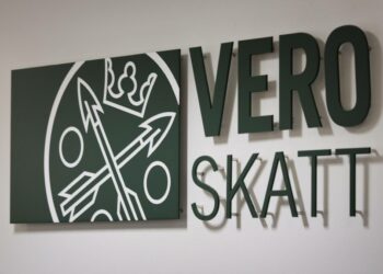 Verorasitusta on siirretty yrityksiltä kuluttajille.