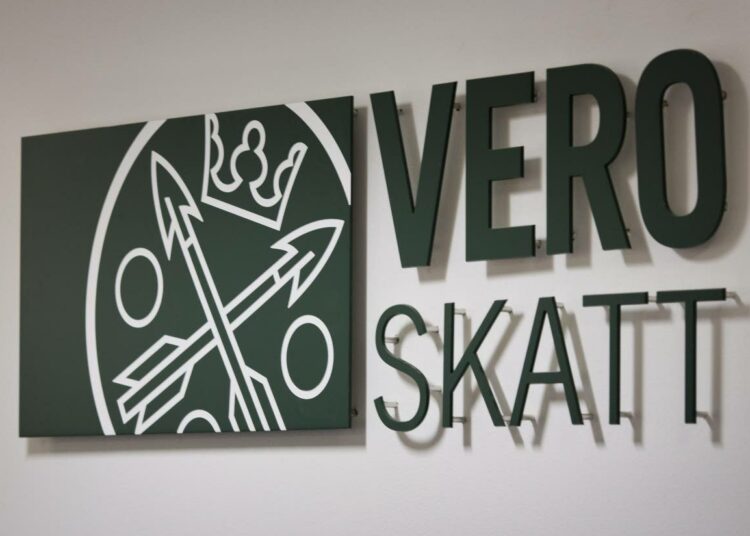 Verorasitusta on siirretty yrityksiltä kuluttajille.