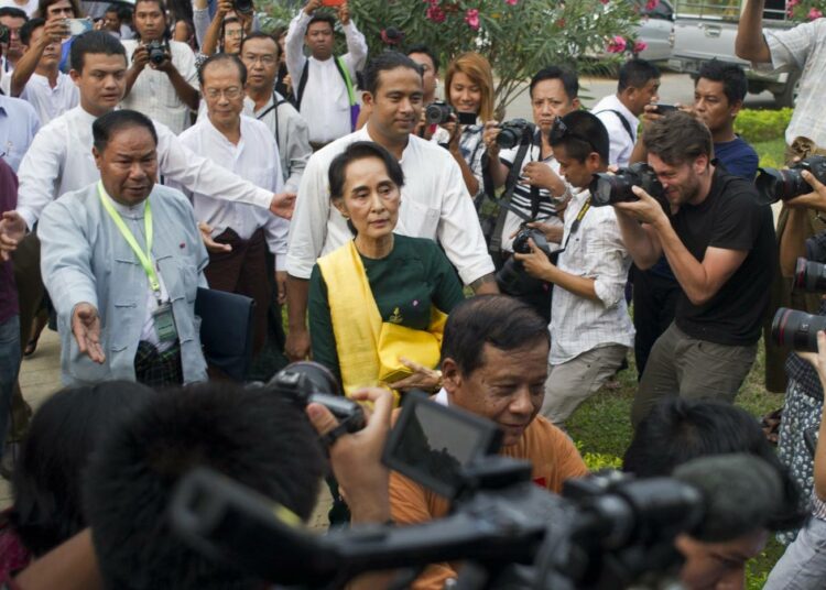 Aung San Suu Kyi on Myanmarin tunnetuin poliitikko, mutta vaaleissa häirittiin monien naisten kampanjointia ja osa heistä luovutti kesken.