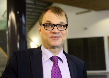 Juha Sipilän johtama keskusta nousi taas suurimmaksi. Pakkolakien hautaaminen näyttää lisänneen koko hallituksen suosiota.