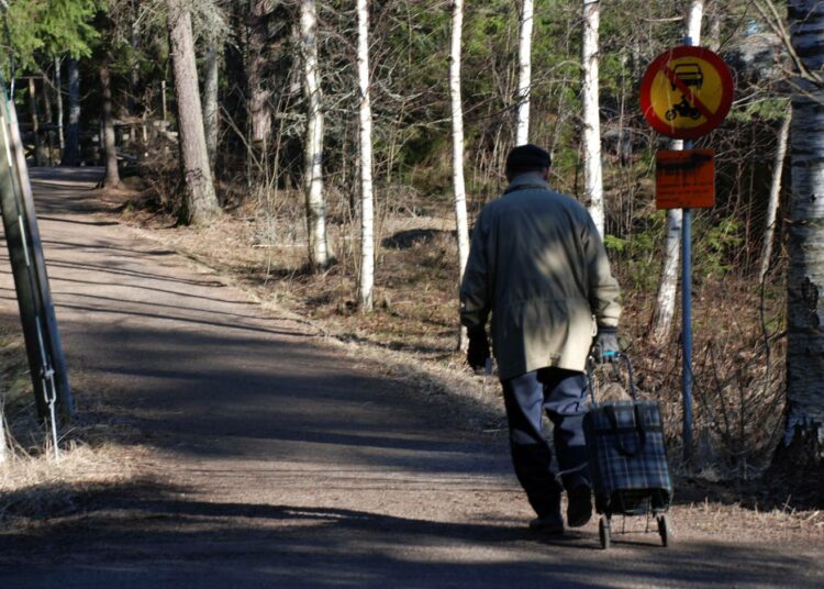 Eläkeläisköyhyys on vasemmistoliiton eduskuntaryhmän mukaan yleisintä vanhimmissa ikäluokissa ja erityisesti iäkkäiden naisten keskuudessa.