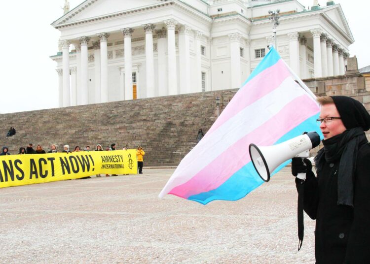 Kansainvälisenä transmuistopäivänä muistutetaan poliitikkoja ihmisoikeuksista.