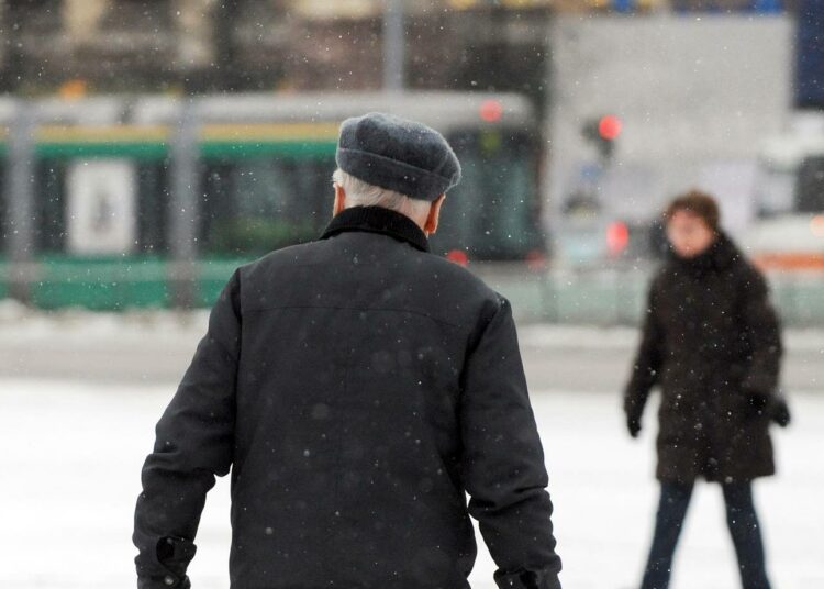 Kirjoittajan mukaan kansaneläkkeisiin tarvitaan tuntuva tasokorotus.