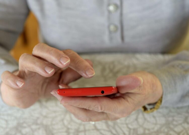 Eläkeläisistä lähes 40 prosentilla eläke jäi alle 1250 euron kuukaudessa. Heistä kaksi kolmesta on naisia.