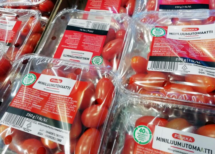 Miehitetyllä alueella kasvatettuja tomaatteja myydään Suomessakin. K-kaupan alkuperämerkinnän mukaan tomaatit tulevat harhaanjohtavasti Marokosta.