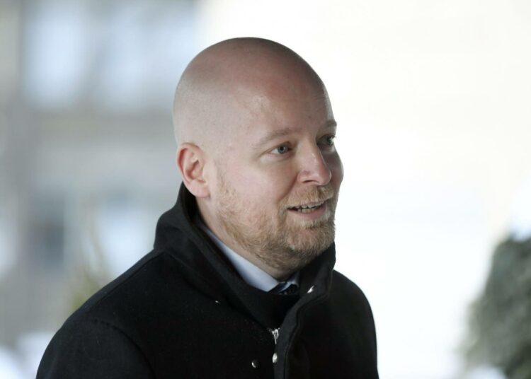 Opetusministeri Jussi Saramon mukaan on pidettävä kiinni siitä, että jokaisen oma lähikoulu kuuluu vielä maailman parhaiden koulujen joukkoon.