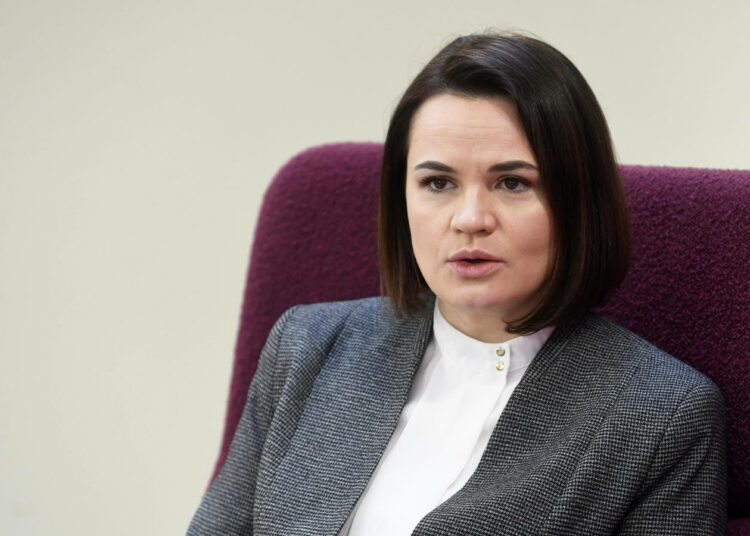 – Poliittisten vankien tehtävänä on selviytyä, maanpaossa oleva SvjatlanaTsihanouskaja totesi Pratasevitshin tilanteesta.
