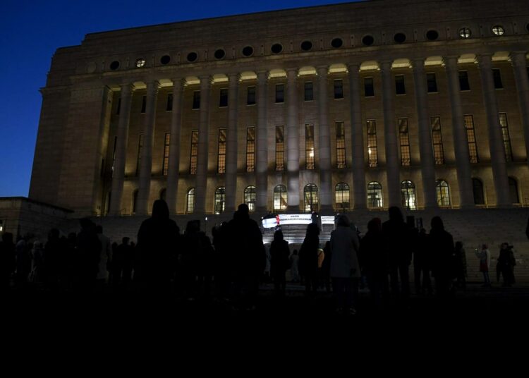 Suomen asiat hoituisivat paremmin, jos politiikasta päättäisivät menestyksekkäät yritysjohtajat. Ainakin jokseenkin samaa mieltä asiasta on 47 prosenttia elinkeinoelämän päättäjistä.