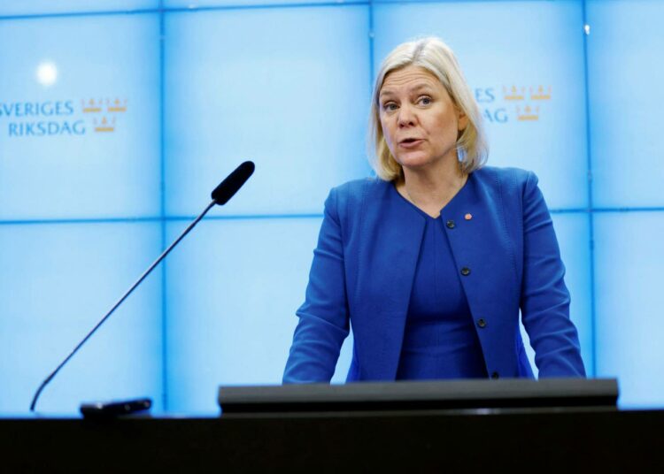 Ruotsin sosiaalidemokraattien puheenjohtaja Magdalena Andersson on neuvotellut vasemmistopuolueen ja keskustan tuesta uudelle hallitukselle.