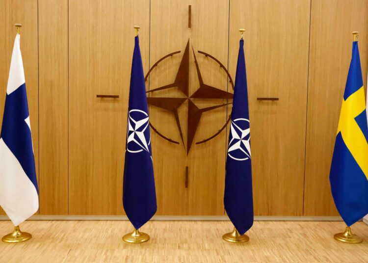 Ulkopolitiikka, joka ohittaa ihmisoikeudet pragmaattisuuteen vedoten, ei ole mitään muuta kuin uussuomettumista, Veronika Honkasalo sanoi eduskunnan Nato-keskustelussa.
