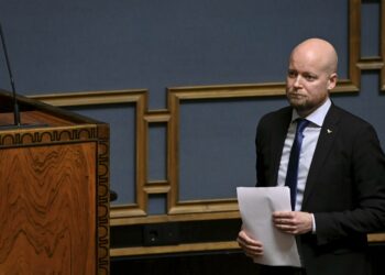 Suomen olisi allekirjoitettava ja ratifioitava YK:n ydinasekieltosopimus, Jussi Saramo sanoi eduskunnan Nato-keskustelussa.