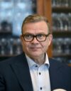 Pääministeri Petteri Orpo politiikan toimittajien tilaisuudessa.