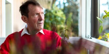 Kansan Uutisissa vuosikymmenet kirjoittajana ja haastateltana esiintynyt Esko Seppänen kuvattiin lehteen viimeisen kerran lokakuussa 2019.