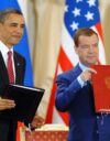 USA:n silloinen presidentti Barack Obama ja Venäjän silloinen presidentti Dmitri Medvedev New START -sopimuksen allekirjoitustilaisuudessa Prahassa huhtikuussa 2010.