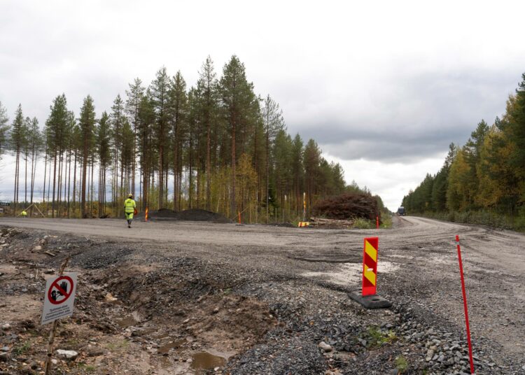 Datakeskuksen rakennustyömaa kuvattiin syyskuussa Muhoksella.