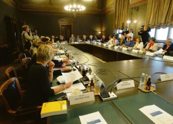 Hallitus jatkaa neuvottelujaan ensi vuoden talousarviosta torstaina.