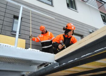 Järvenpään nollaenergiatalossa hyödynnetään energialähteinä maa- ja aurinkolämpöä, aurinkoenergiaa.