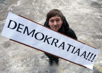 Vasemmisto-opiskelijoiden varapuheenjohtaja Henrik Nyholm.