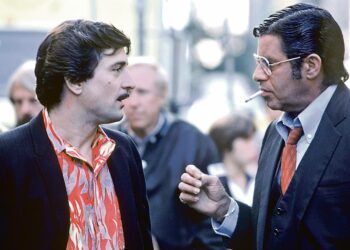 Koomikkojen kuningas on elokuva mainetta janoavasta koomikosta, joka alkaa vainota suurta idoliaan. Kuvassa Jerry Lewis (oik.) ja Robert De Niro.