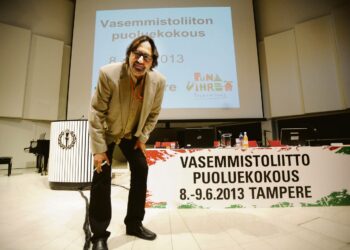 Tampereen yliopisto on Harri Moision elämän käännekohtien näyttämö. Sieltä hänet repäistiin SDNL:n johtoon. Siellä hänet äänestettiin ulos vasemmistoliiton johtotehtävistä.