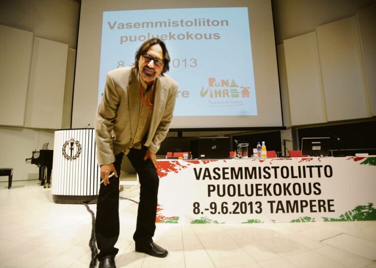 Tampereen yliopisto on Harri Moision elämän käännekohtien näyttämö. Sieltä hänet repäistiin SDNL:n johtoon. Siellä hänet äänestettiin ulos vasemmistoliiton johtotehtävistä.