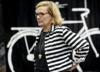 Liikenneministeri Merja Kyllösen mukaan vasemmistoliitto ei tule hyväksymään ministeri Paula Risikon (kuvassa) kaavailuja vastikkeellisesta sosiaaliturvasta.