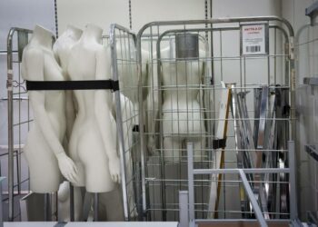 Lähes joka toinen palvelualalla työskentelevä nainen kertoo kokeneensa seksuaalista häirintää asiakkaan taholta.