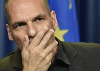 Kreikan valtiovarainministeri Gianis Varoufakis eroaa. Hän kertoo, että euroryhmän jäsenet ovat suositelleet hänen jäävän pois euroryhmän kokouksista.