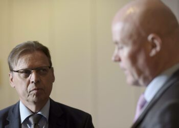 SAK:n puheenjohtaja Lauri Lyly ja STTK:n puheenjohtaja Antti Palola keskusjärjestöhankkeen tiedotustilaisuudessa 16. tammikuuta 2015. Runsas vuosi myöhemmin monet sttk:laiset liitot ovat vetäytyneet hankkeesta.