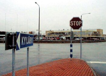 Rauhanjärjestö Sadankomitean rauhanpalkinto luovutetaan tänä vuonna Kyyjärven kunnalle tunnustuksena hyvästä asennemuutoksesta. Kuva vuodelta 1999.