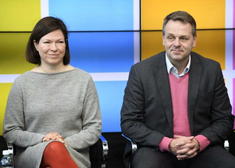 Pormestariehdokkaat Anni Sinnemäki ja Jan Vapaavuori ovat samaa mieltä Helsingin tuottavuustavoitteesta.
