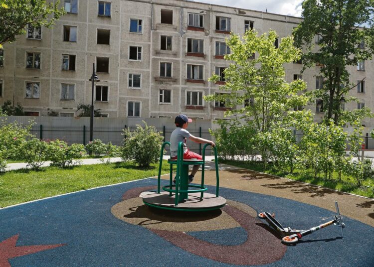 Moskovalaisten lähiöiden asuintalot saattavat suomalaisen silmään näyttää karuilta, mutta tosiasiassa monet asunnot on remontoitu sisältä ja varustettu kaikilla mukavuuksilla. Lisäksi alueiden vihreys ja väljä rakennustapa miellyttävät asukkaita.