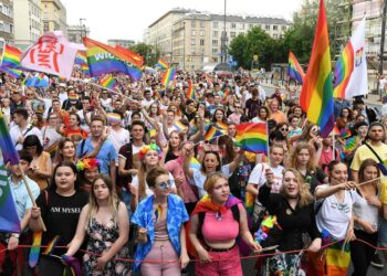 Kesä on Pride-tapahtumien aikaa. Tällaiselta näytti Varsovassa 8.6.