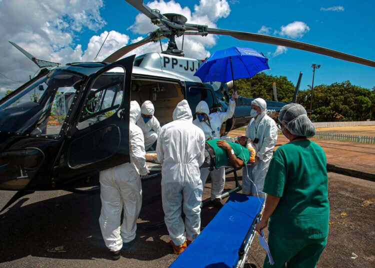Koronapotilasta lähdettiin kuljettamaan helikopterilla Paran osavaltiossa Brasiliassa.