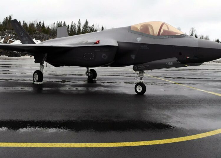 F-35-hävittäjiä esiteltiin viime vuonna Pirkkalassa.