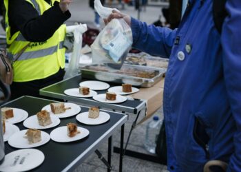 Uusimpien tietojen mukaan ruoka-avun tarve on kääntynyt kasvuun. Hintojen nousu kirpaisee etenkin pienituloisia.