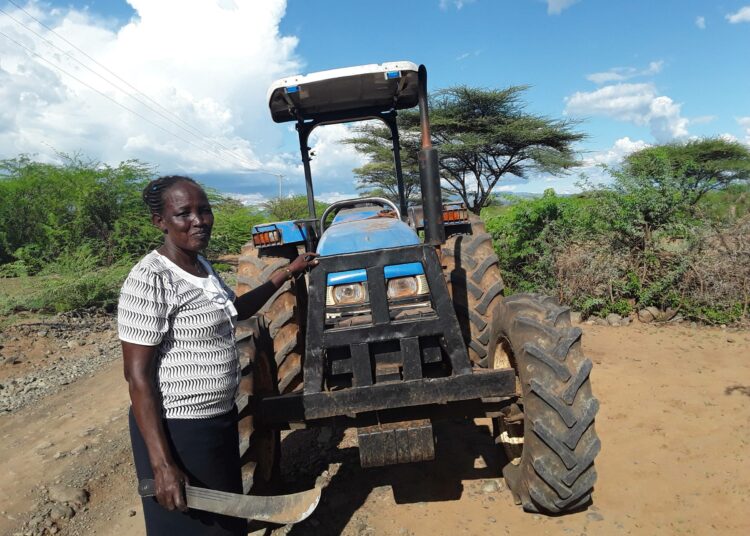 Naisten säästö- ja osuuskassat, SACCOt, auttavat naisia saamaan viljelysmaansa omaan omistukseensa sekä välineitä ilmastonmuutoksen vaikutuksia kestävien maanviljelysjärjestelmien rakentamiseen.