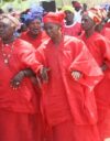 Kun Gambia kielsi silpomisen vuonna 2015, osa gambialaisista sukuelinten silpojista ilmoitti julkisesti lopettavansa silpomiset, eli ”pudottavansa veitset”. Rikollinen käytäntö on kuitenkin jatkunut maassa.