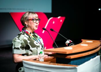 On käsittämätöntä, että työttömyys kasvaa edelleen Suomessa ja oikeistohallitus heittää ainoastaan kapuloita rattaisiin vaikeuttamalla työntekoa, sanoo Aino-Kaisa Pekonen.