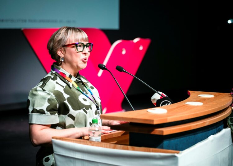 On käsittämätöntä, että työttömyys kasvaa edelleen Suomessa ja oikeistohallitus heittää ainoastaan kapuloita rattaisiin vaikeuttamalla työntekoa, sanoo Aino-Kaisa Pekonen.