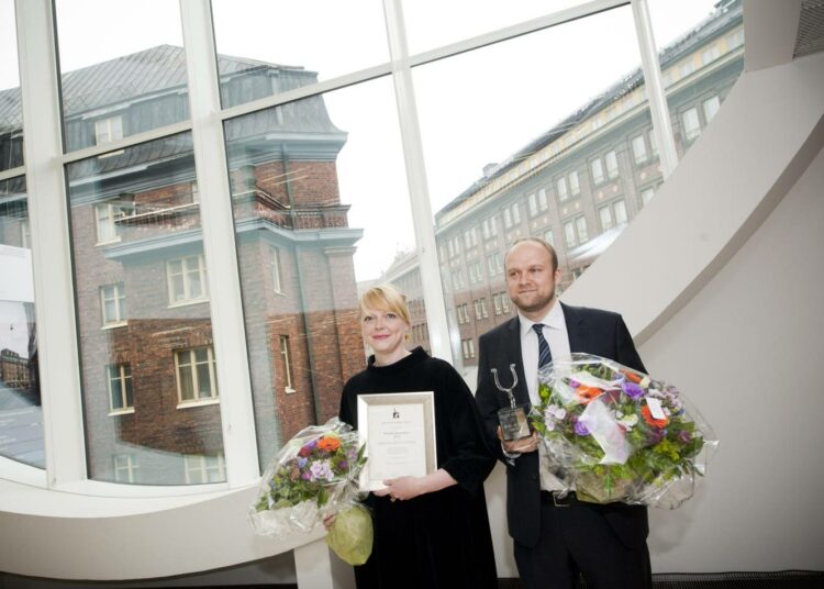 Tunnustuspalkinto taiteellisesta läpimurrosta ojennettiin tänään Selina Anttiselle ja Vesa Oivalle.