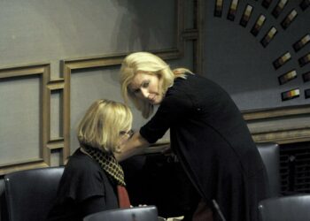 Sote-uudistuksen etenemistä arvioidaan hiertävän sosiaali- ja terveysministeriön kahden ministerin, peruspalveluista vastaavan Guzenina-Richardsonin (oik.) ja sosiaali- ja terveysministeri Paula Risikon huonot välit.
